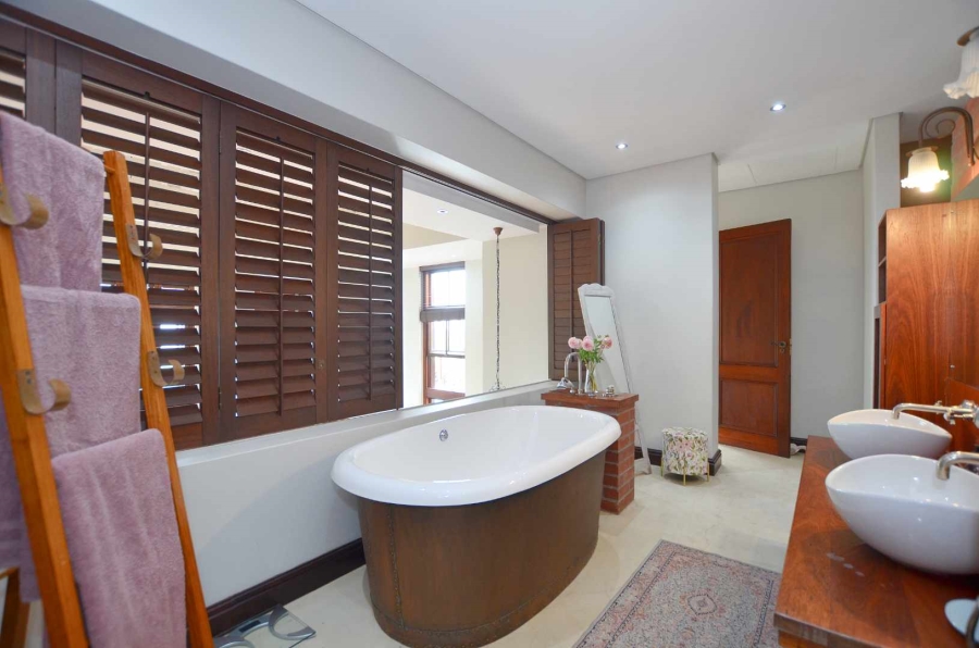 5 Bedroom Property for Sale in Kanonberg Western Cape